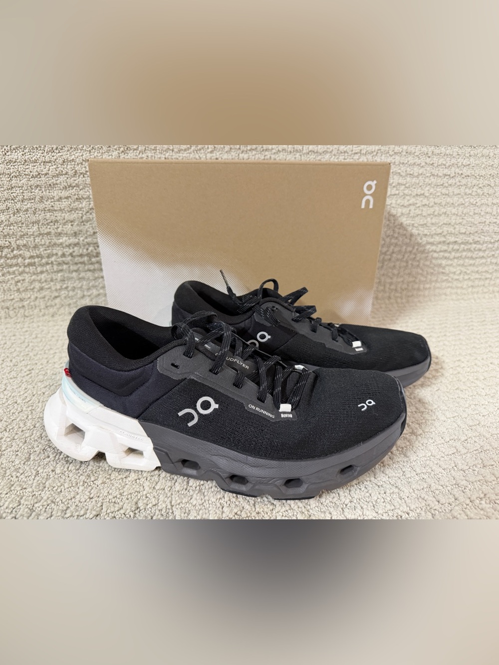On Running Cloudflyer 5 Men's Size 10 Black White Running Shoes